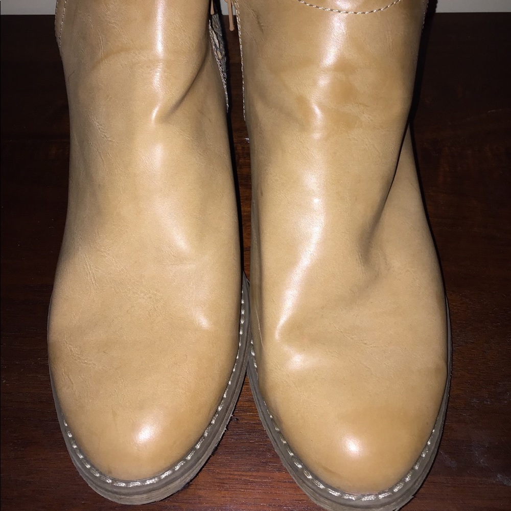 Women’s low cut boots